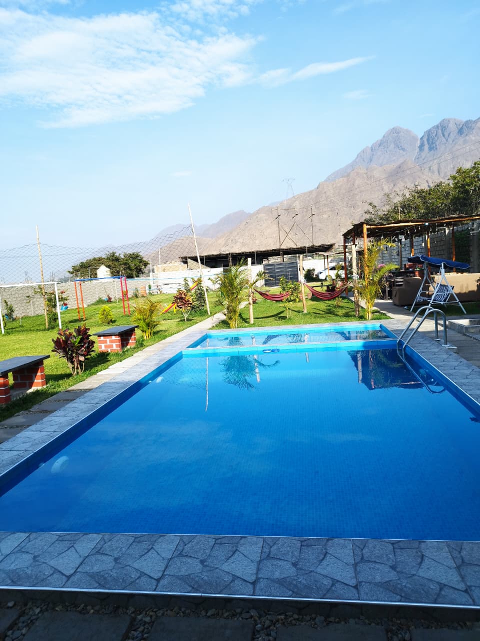 Lumina Casa de Campo - Piscina con vista a las montañas